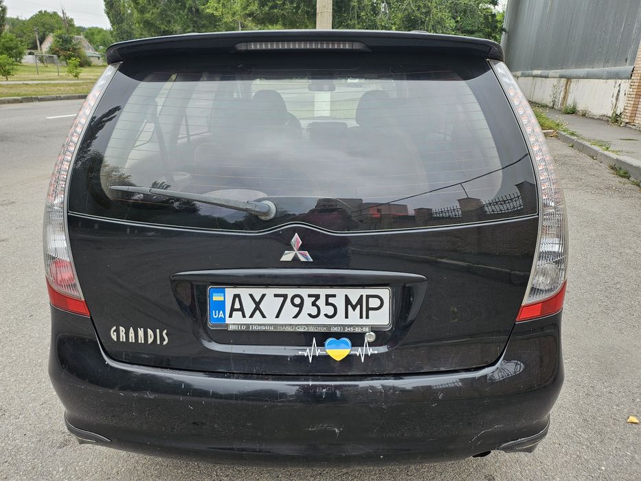 Продам или обменяю Mitsubishi grandis 7 мест