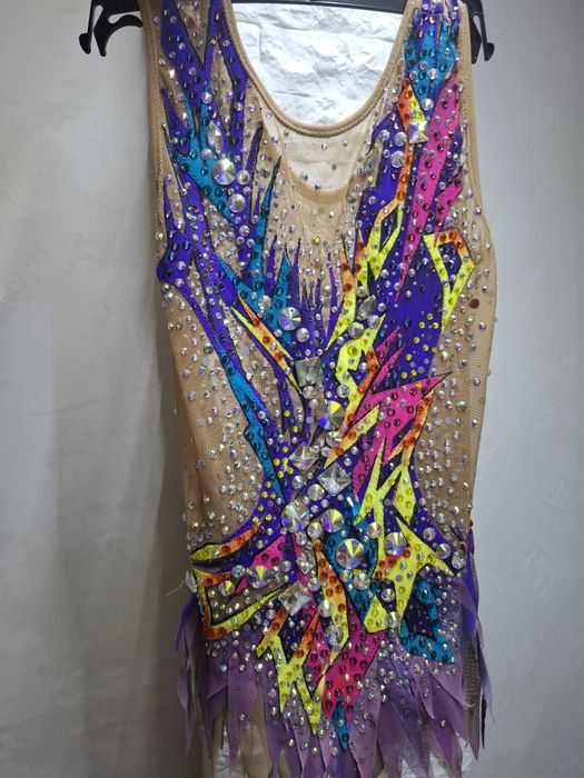 Продам купальник для художественной гимнастики