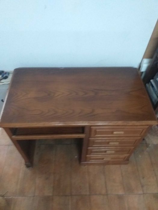 Secretaria clássica em madeira