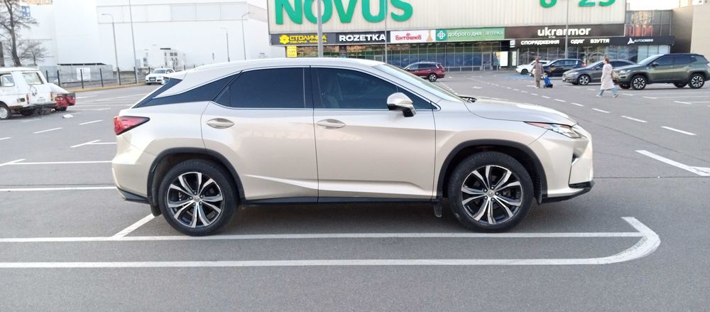 Офіційний Lexus RX 2016