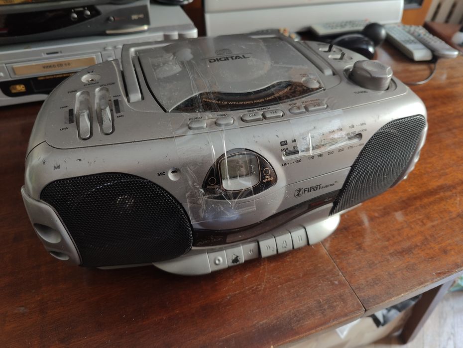 CD, радіо, касетний програвач First Austria