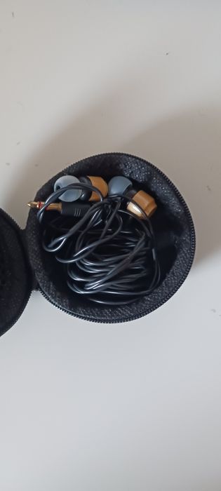 Conjunto de fones de ouvido