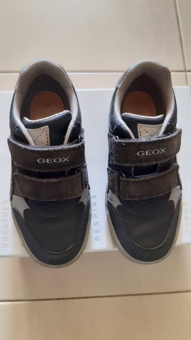 Sapatos Geox tamanho 29