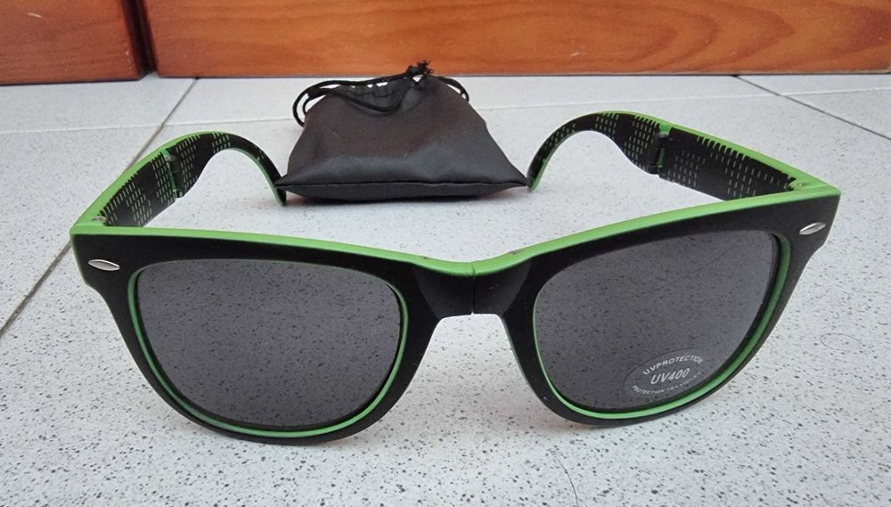 Óculos de sol pretos e verdes dobráveis Heineken - novos