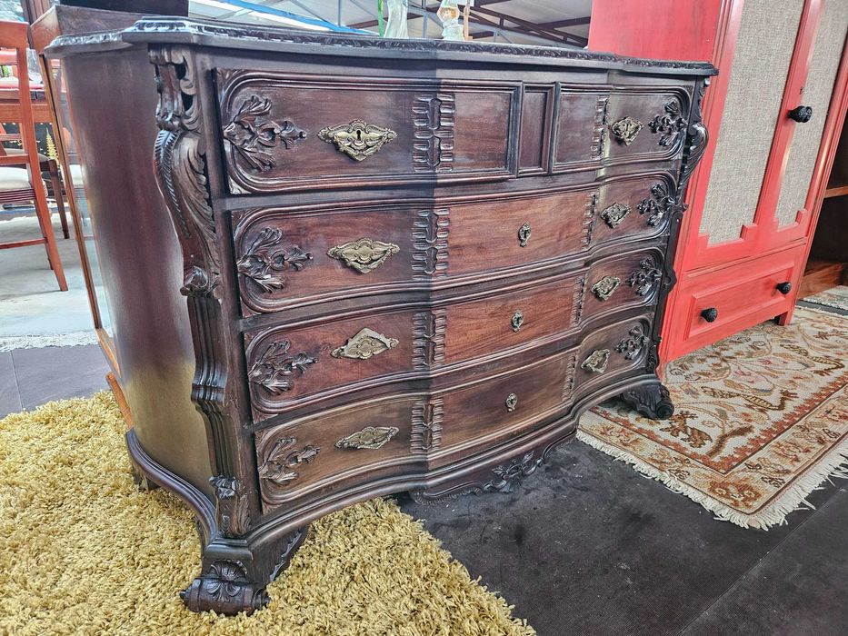 Cómoda antiga em madeira maciça - Bom estado geral