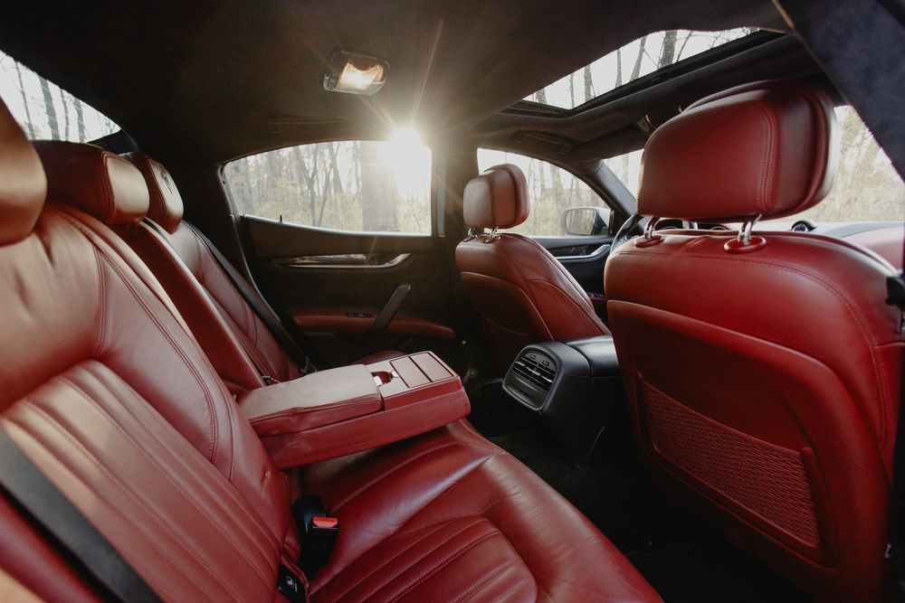 Maserati samochód auto do ślubu wesele Kraków białe WOLNE TERMINY 2026