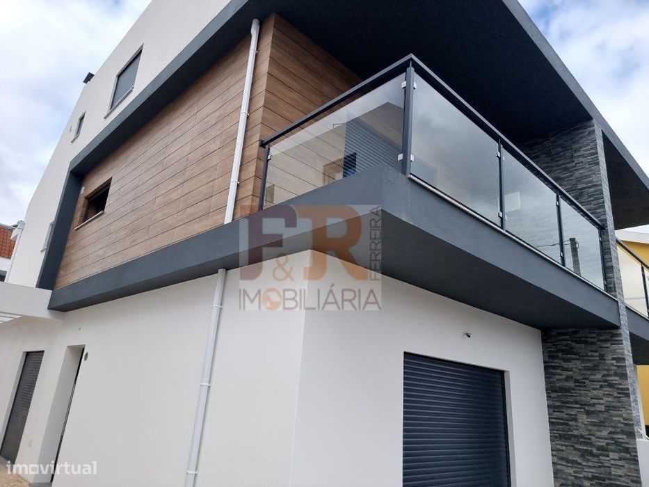 Moradia Geminada Triplex T3+1 Fernão Ferro