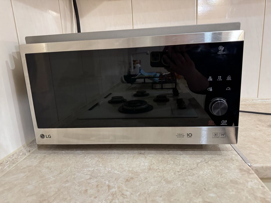 Мікрохвильова піч LG