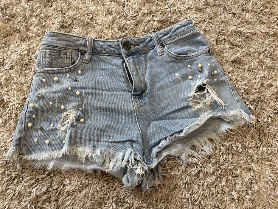 Продам джинсовые шорты
