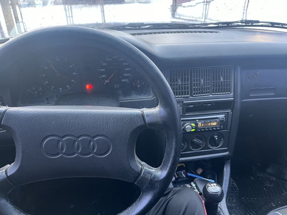 Автомобіль Audi 80