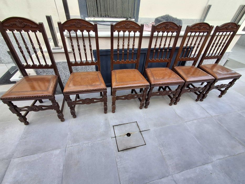Cadeiras vintage de sala de jantar em madeira e pele trabalhada