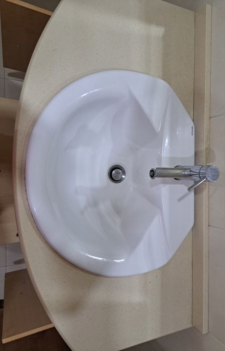 Movel wc/casa de banho com lavatório e bancada e torneira