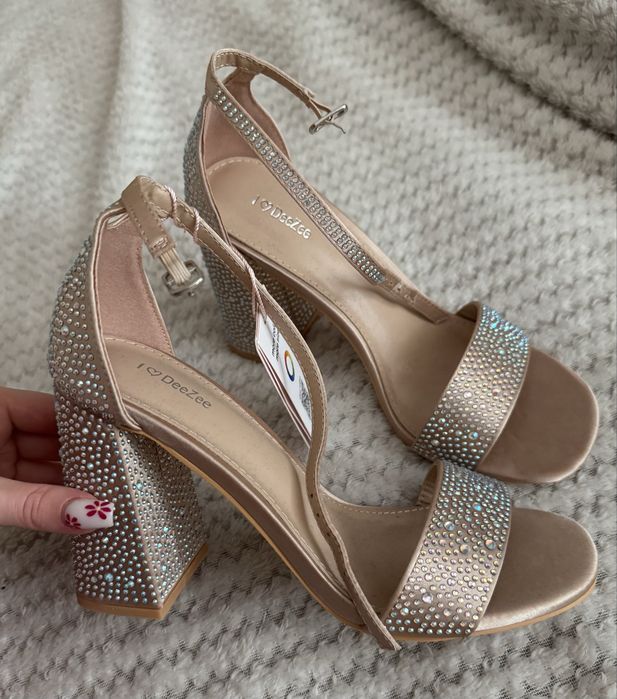 Nowe czółenka obcasy z kryształkami wysokie buty sandały wesele