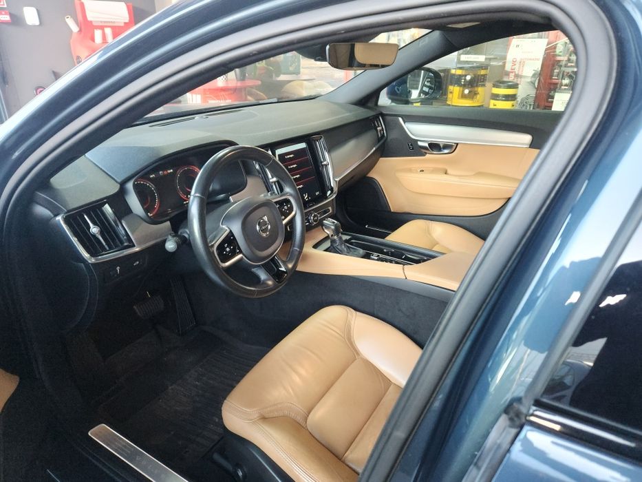 Volvo V90 Cross Country D5