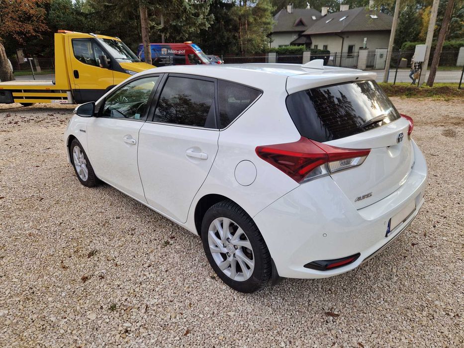 Toyota Auris Hybrid LPG Hybryda z Gazem Wynajem Wypożyczalnia Łódź Gór
