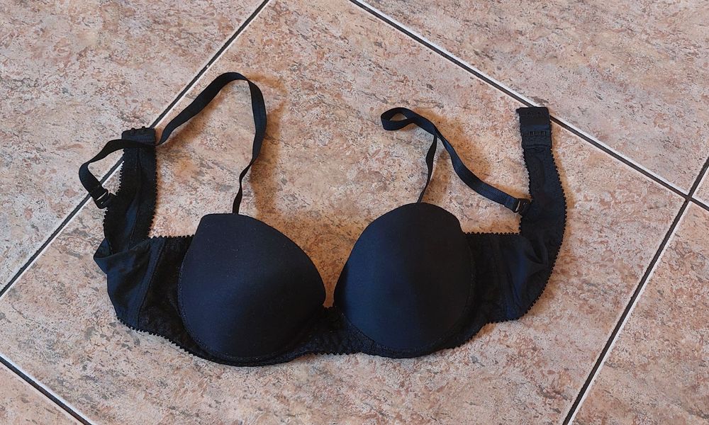 Stanik czarny 75B odpinane ramiączka bardotka