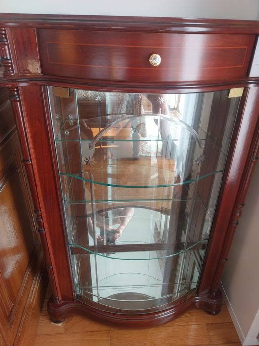Vitrine em cerejeira