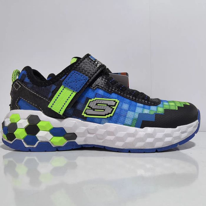 Стильні яскраві кросівки для хлопчика, Skechers 36
Розмір 36.