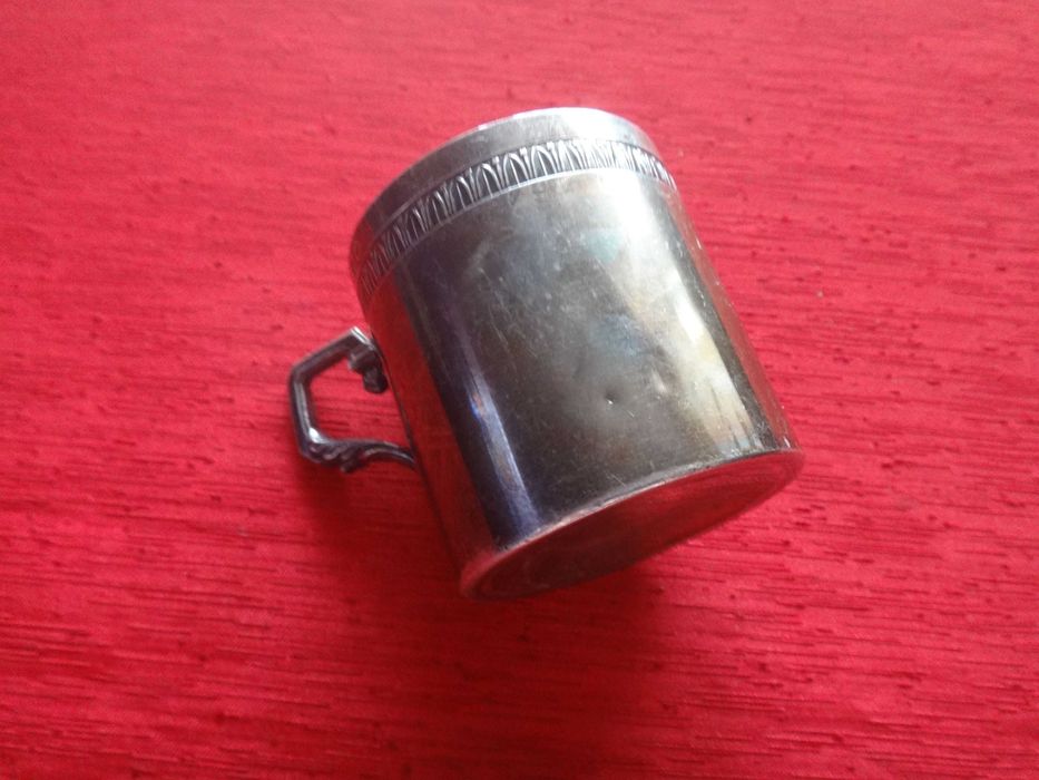 Srebrna   filiżanka