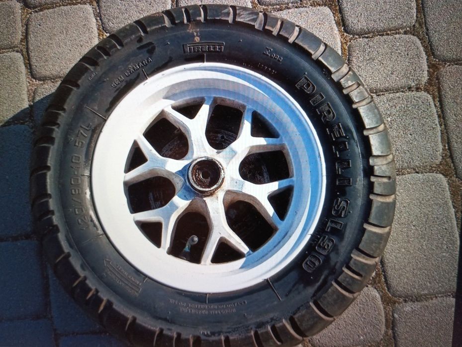 Yamaha booster koło przód 120/90-10 57l pirelli