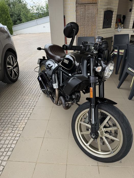 Ducati scrambler cafe racer