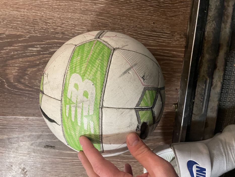 продам мяч nb