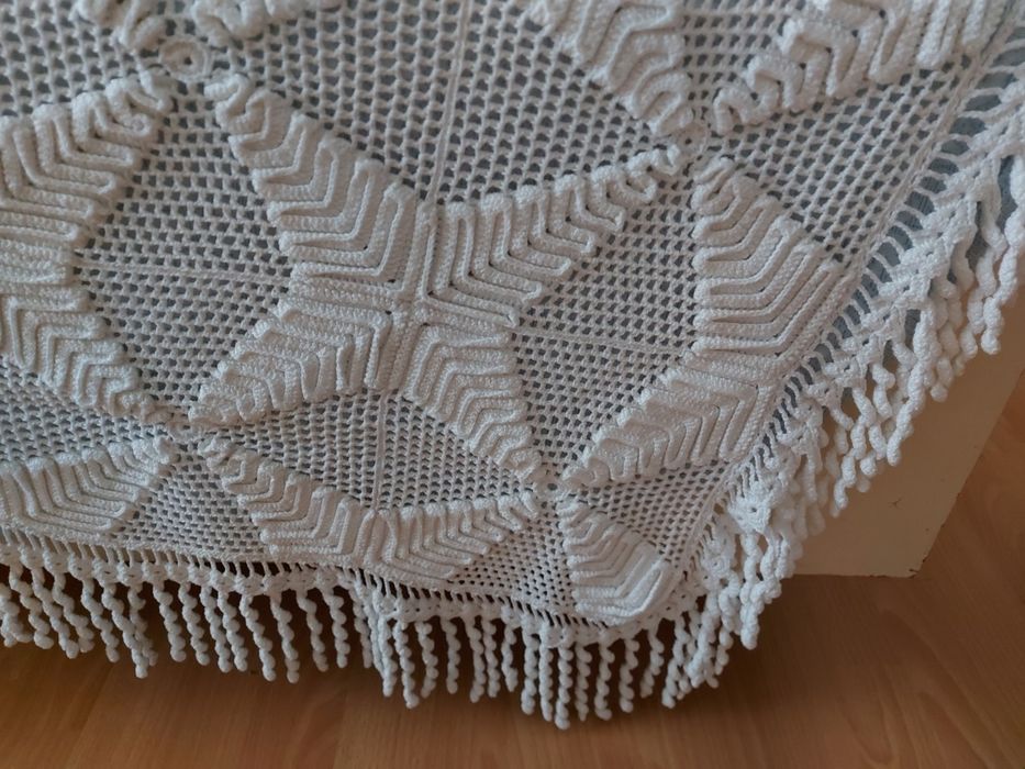 Colcha de renda feita à mão