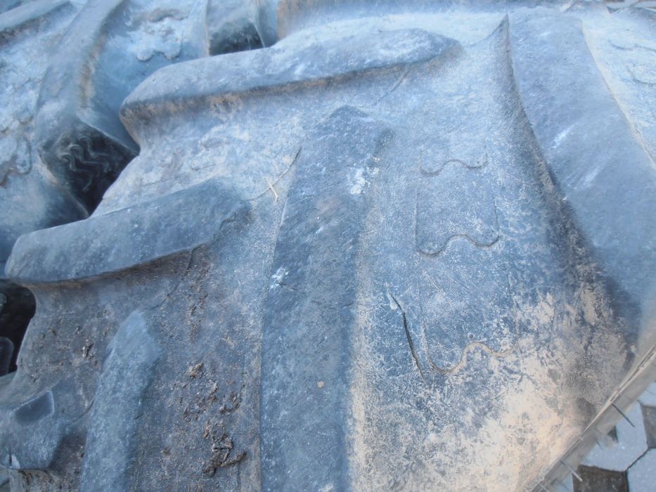 Opony 340/65 R-18