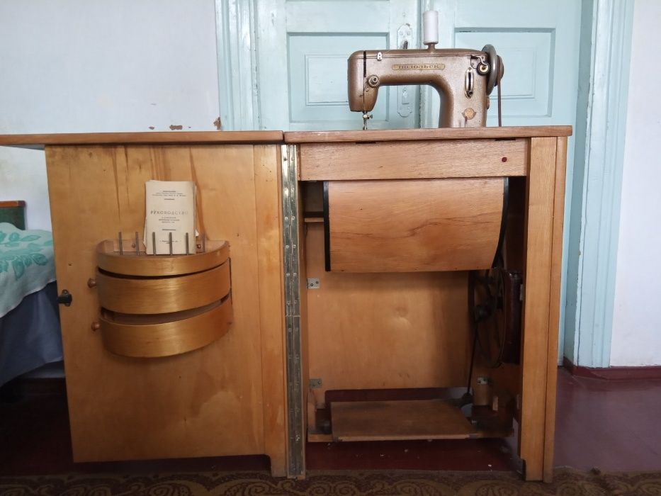 Продам швейную машинку "Подольск"