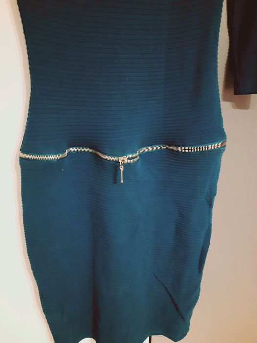 36 elegancka sukienka turkusowa midi