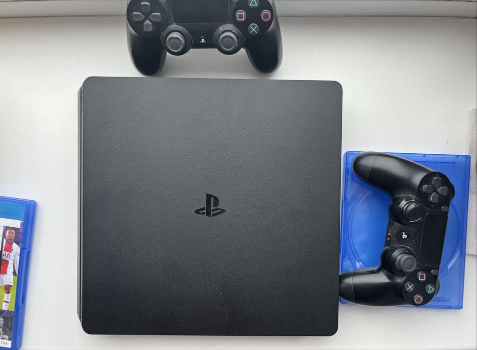 PlayStation 4 slim 1TB + 2 джойстика