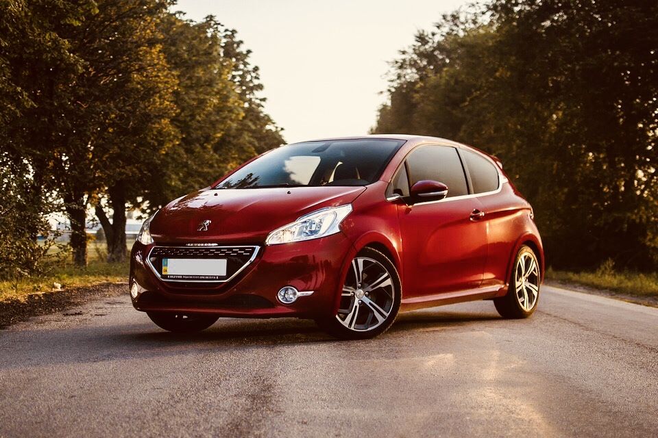 Продам Peugeot 208 GTI