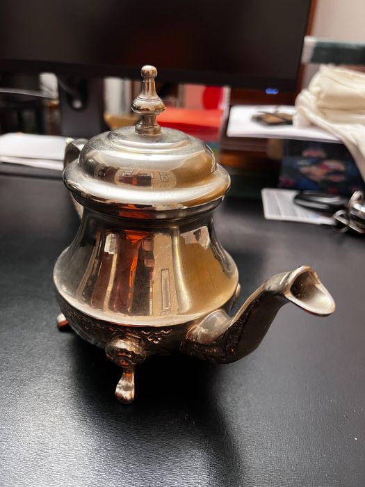 Bule metálico muito bonito