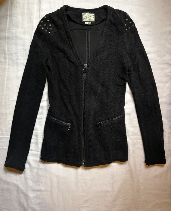 Jaqueta justa de fecho. Nova