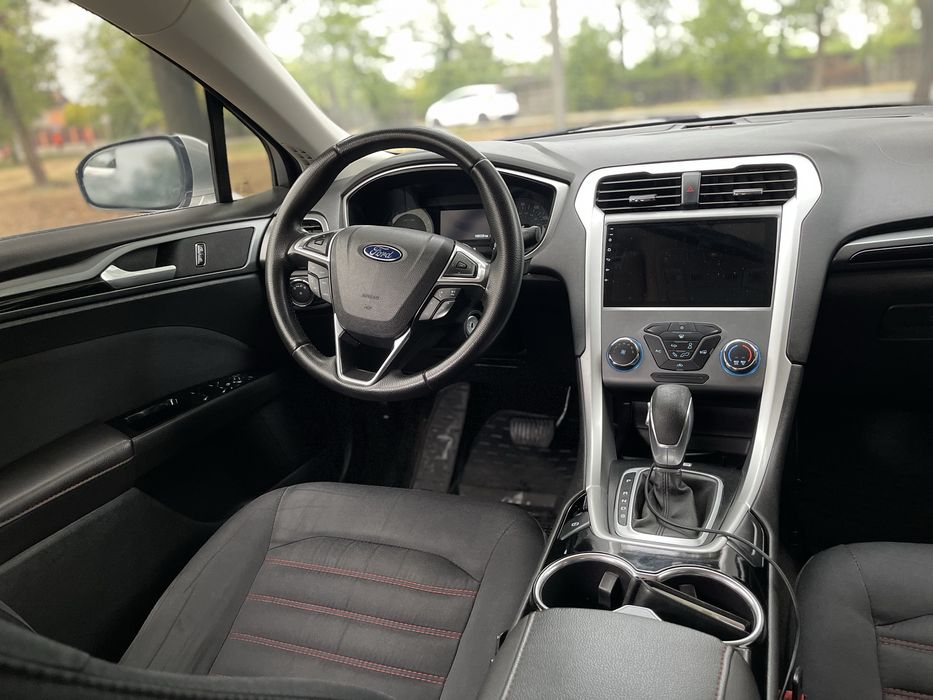 Продам Ford Fusion в гарній комплектації.