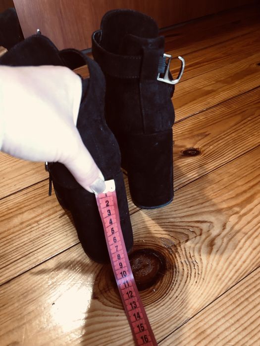 Ботинки замшевые на каблуке