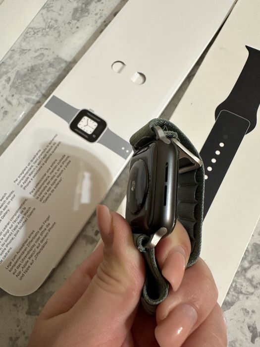 Apple watch SE 40 mm black смарт годинник