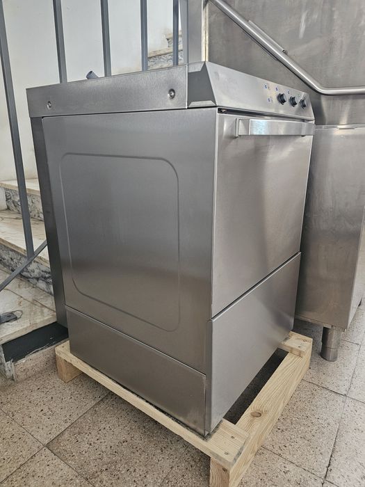 Máquina de lavar pratos