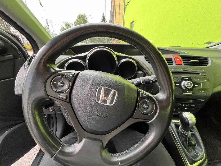 Honda Civic IX (2013) 102 tys km | Doinwestowana | Opony całoroczne | Przegląd do 2027