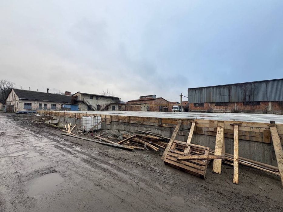 Здається склад новий з рампою 1200 кв