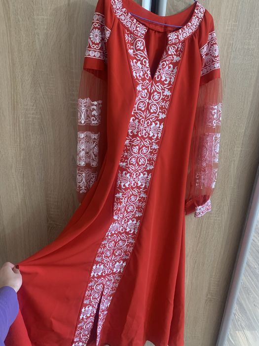 Вишита сукня