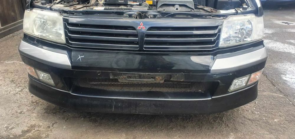 Mitsubishi Space Wagon 2001 zderzak przedni