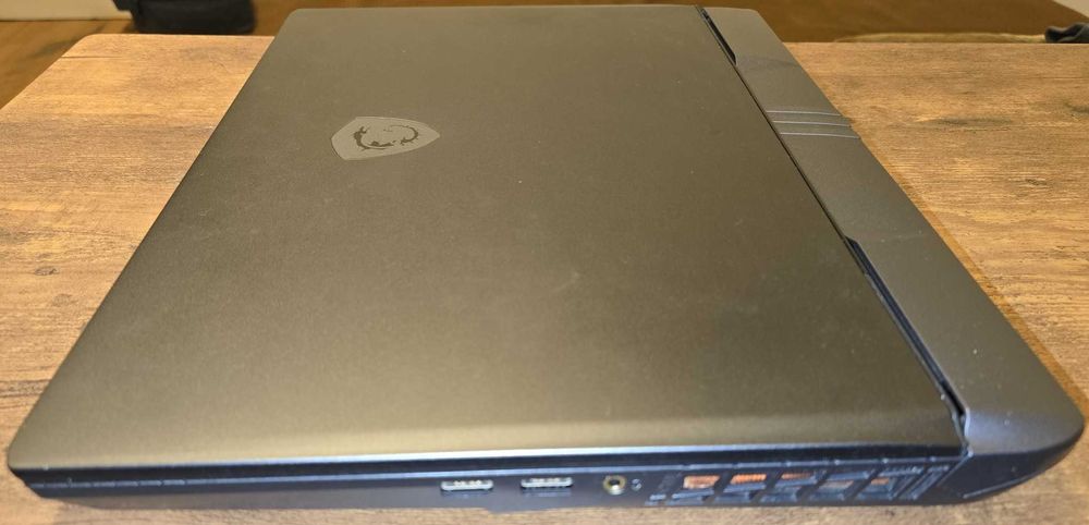 Laptop MSI Vector 16 HX Intel Core Ultra 9 RTX 5080 64 gb ram 4 tb nvme