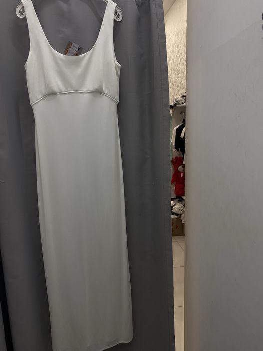 Продам сукні нові