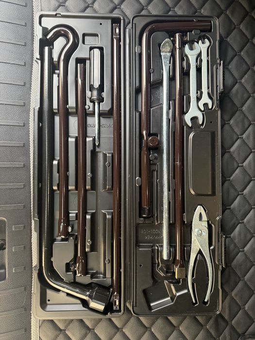 Домкрат, набор ключей