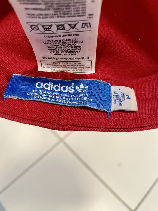 Бейсболка Adidas. Обємна вишивка. Червона. Оригінал.
