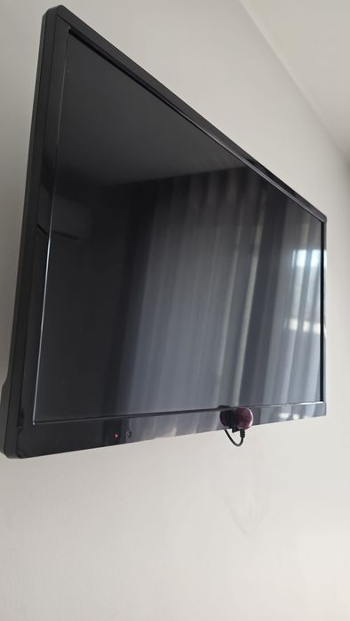 TV KUNFT 24" + Android TV Stick DQ03
