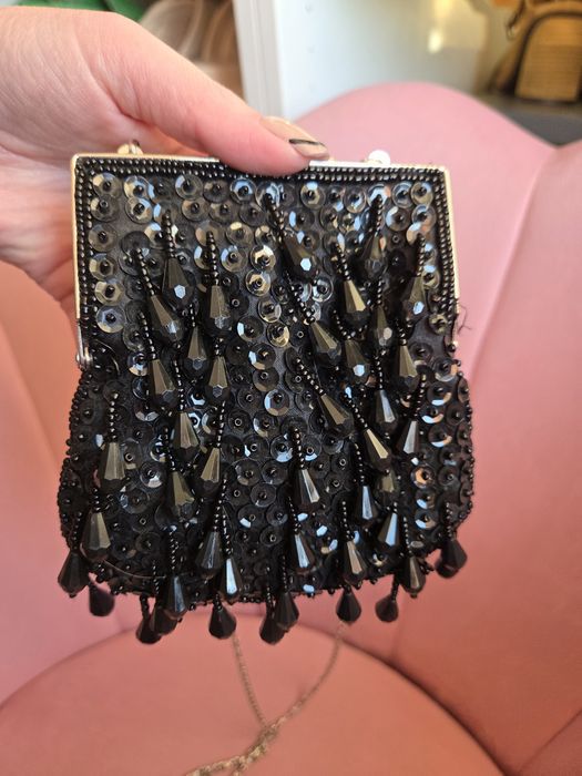 Mała eleganckie torebka na łańcuszku