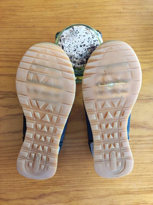 Sapatilhas Pretas e Douradas Skechers - Tamanho 36