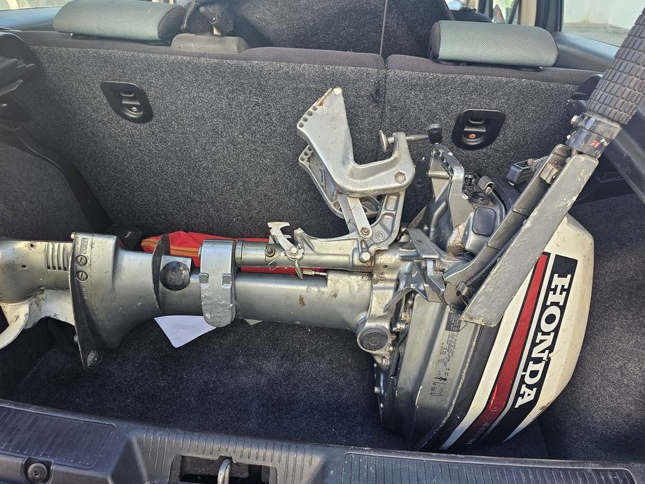 Motor fora de bordo HONDA BF 9.9 — 4 Tempos — Veio curto — Impecável